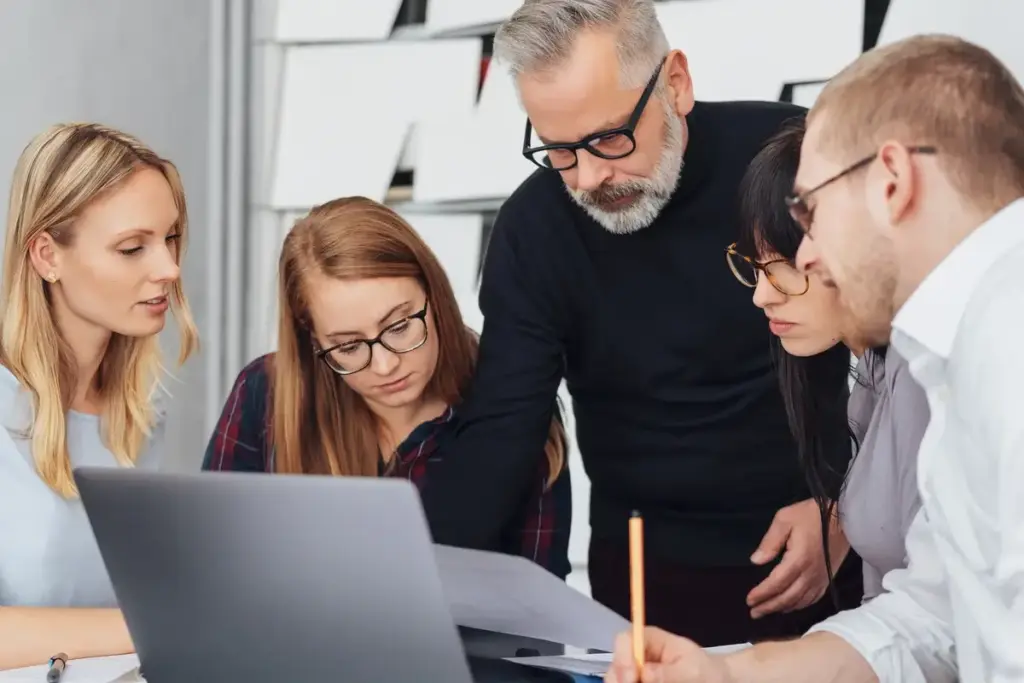 Messeauftritt planen im Team – Mitarbeitende stimmen die Messeplanung ab